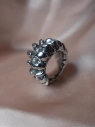 The Aphrodite ring, view 1